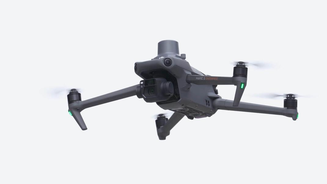 Survol de lignes électriques par drone